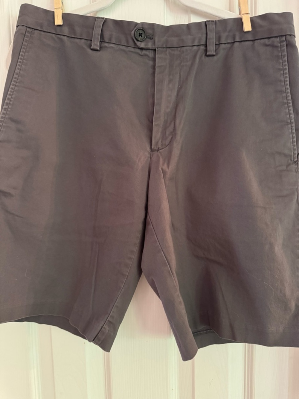 Banana Republic Men's Flat-Front Shorts Charcoal Gray Size 31